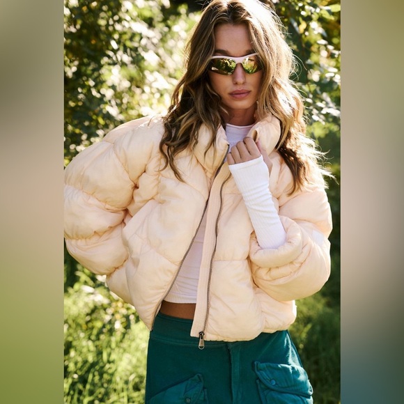 NWT Free People in a Bubble Puffer in linen - M - Picture 2 of 5